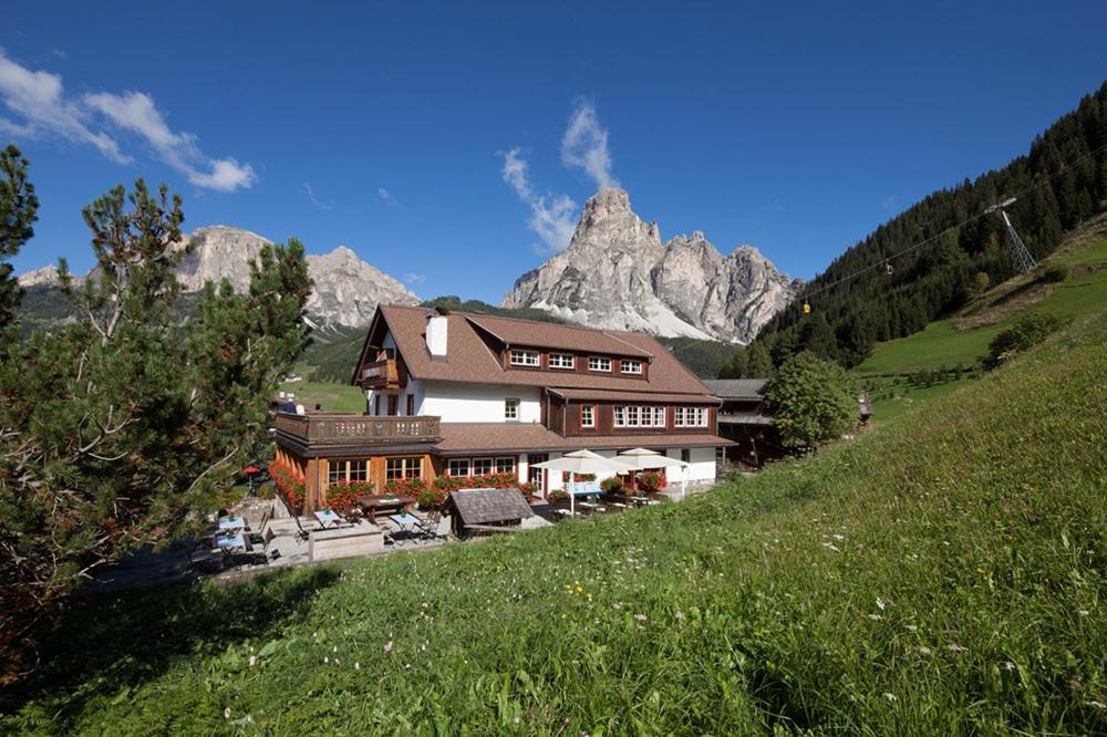 Berghotel Ladinia Корвара-ин-Бадия Экстерьер фото